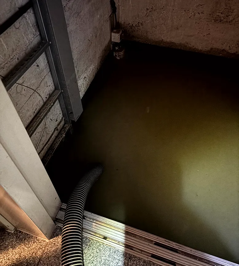 Pompage d'eau ascensceur